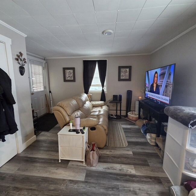 Building Photo - 70 Davis St