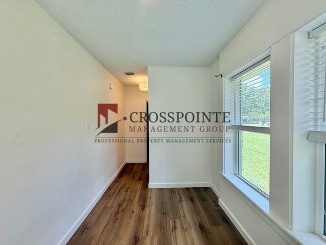 Photo - 111 N Gatewood Dr