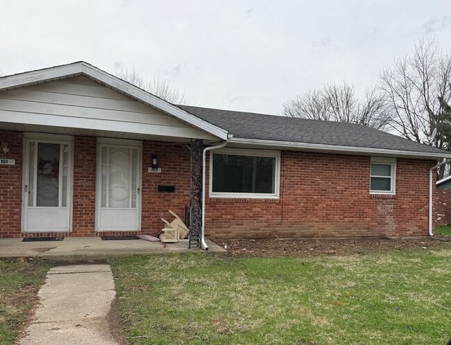 Building Photo - 101-103 N Redwood Ln