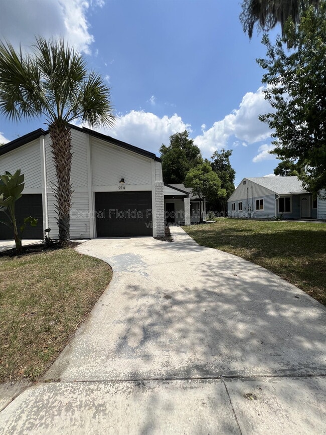 Building Photo - 914 Robinhood Ct