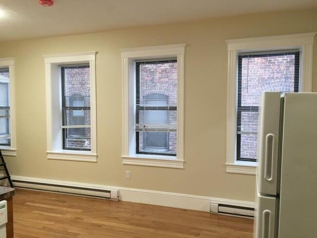 Building Photo - 884 Huntington Ave