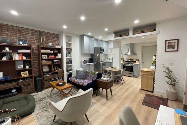 Building Photo - 30 Pompeii St Unit 1
