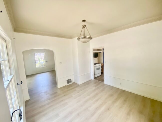 Unit 1 - Sample - 10461 Ashton Ave