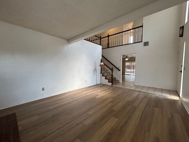 5055 Pearblossom Dr