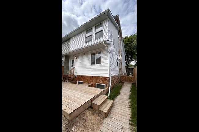 Building Photo - 11213-11251 51 St NW Unit 11213 - Bsmt