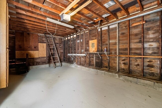 Photo - 710 E Chestnut St