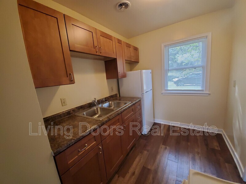Photo - 353 S 47th St
