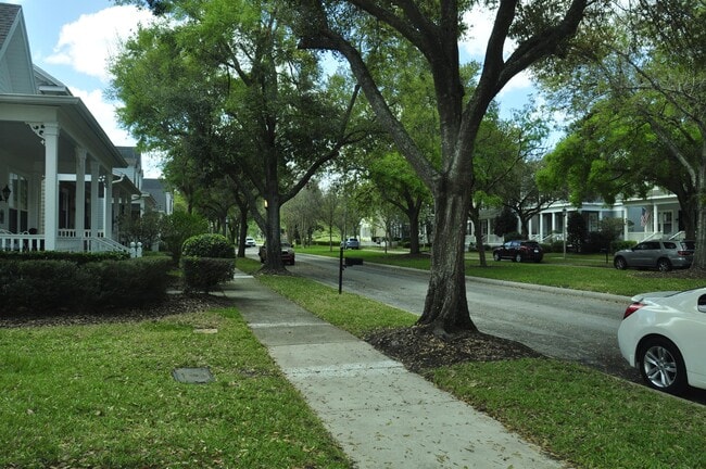 Photo - 607 Nadina Pl