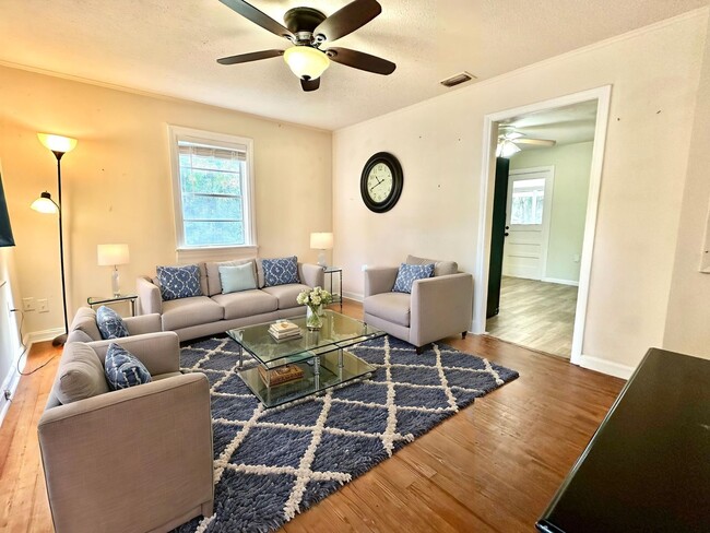 Photo - Perfectly-placed 2Bedrooms/1Bath home with sunroom in the heart of Deland!