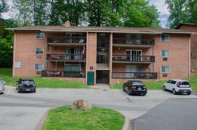 Hollow Run Apartments