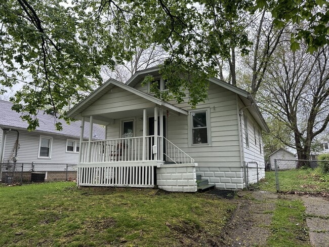 Building Photo - 2221 N Ellis St Rental