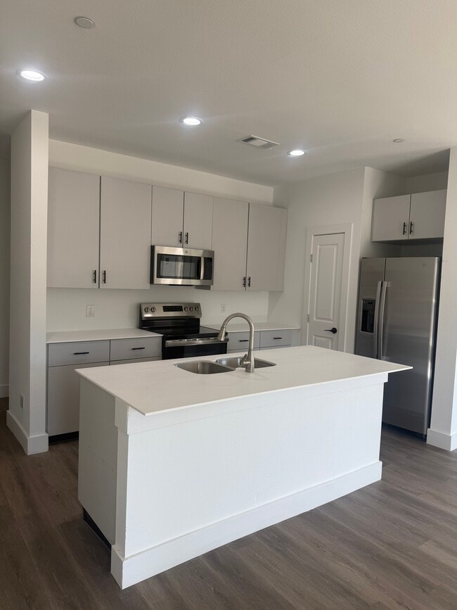 Building Photo - Pin Oak Apartments