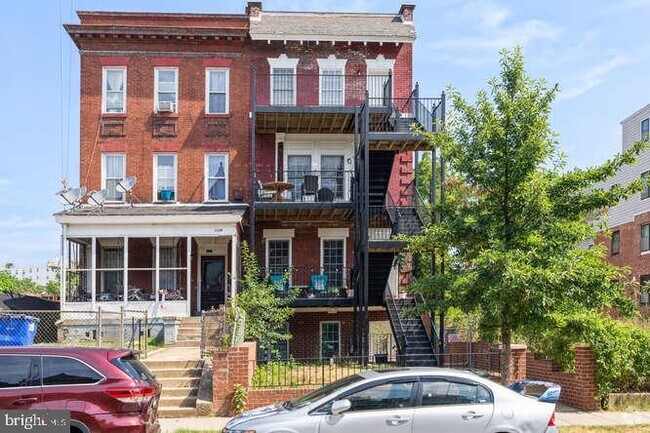 Building Photo - 1337 Girard St NW Rental