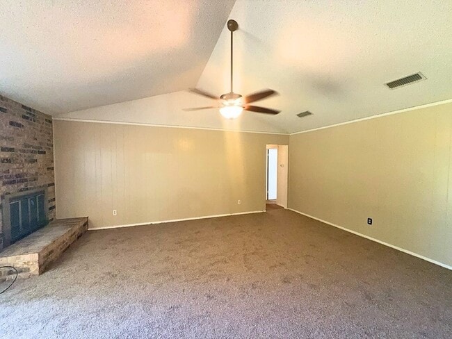 Photo - 1613 Edgehill Rd