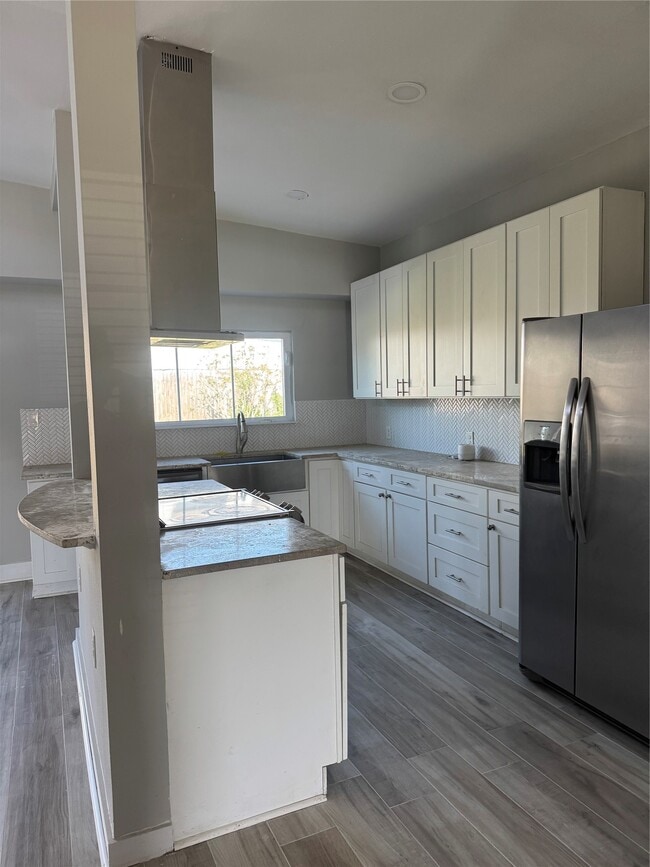 Building Photo - 7526 Dearborn St