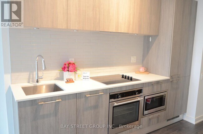 Photo - 3 Gloucester St Unit #910