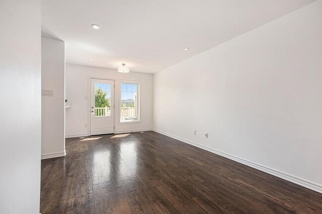 Photo - 2427 Nutgrove Av