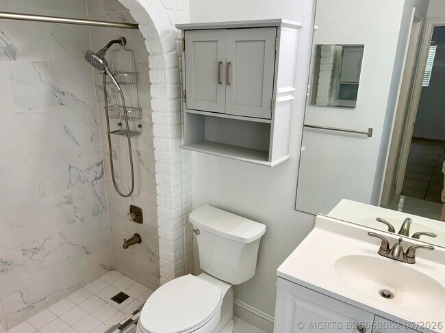 Photo - 180 SW 32nd Terrace