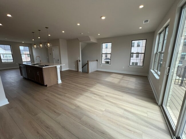 Photo - 2615 Wilkinson Pike