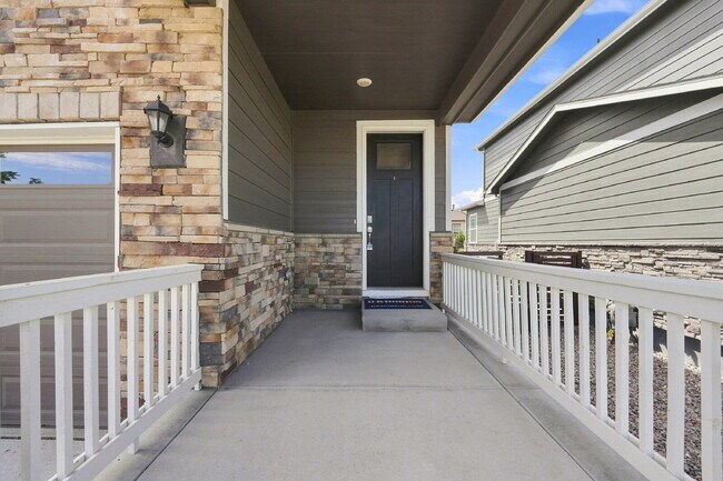 $2,945.95 with $300 Off the first month's rent, 4 Beds - 2.5 Baths, Single Family Home in Aurora ...