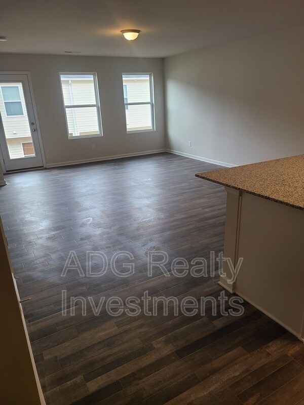 Photo - 1459 Cypress Loop