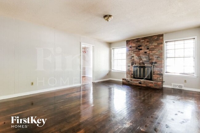 Photo - 4560 Parkwood Rd