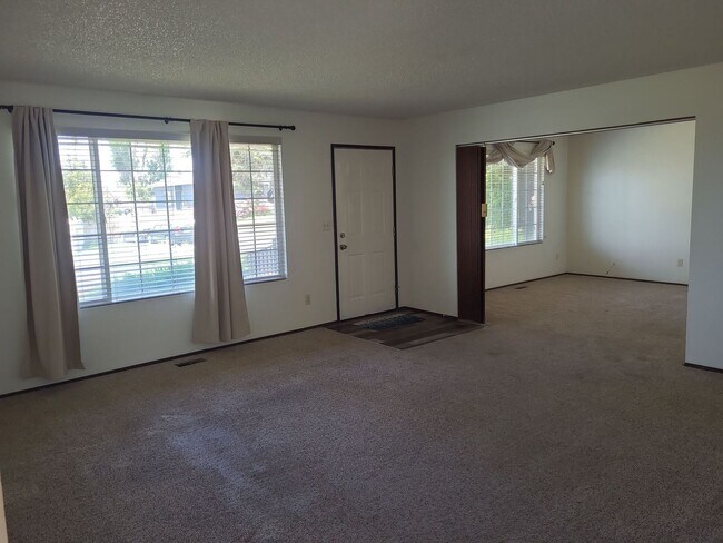 Photo - Close to town/Bonus Room/ Dedicated Office/ Garage