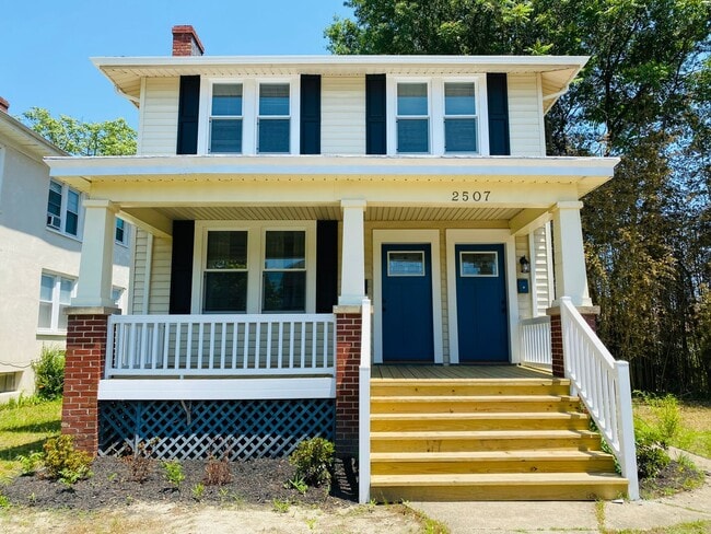 Building Photo - 2507 Seminary Ave Unit Apt. B