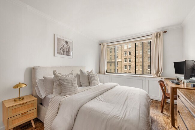Photo - 130 W 79th St