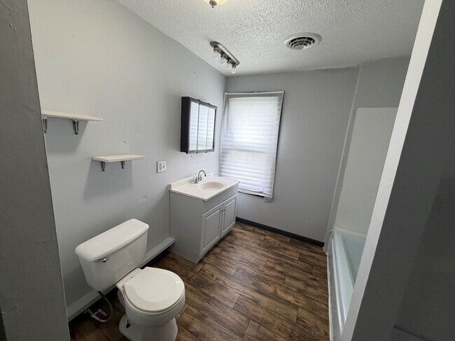 Photo - 707 Lawndale-