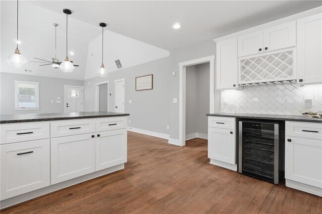 Photo - 1375 Miller Reed Ave SE