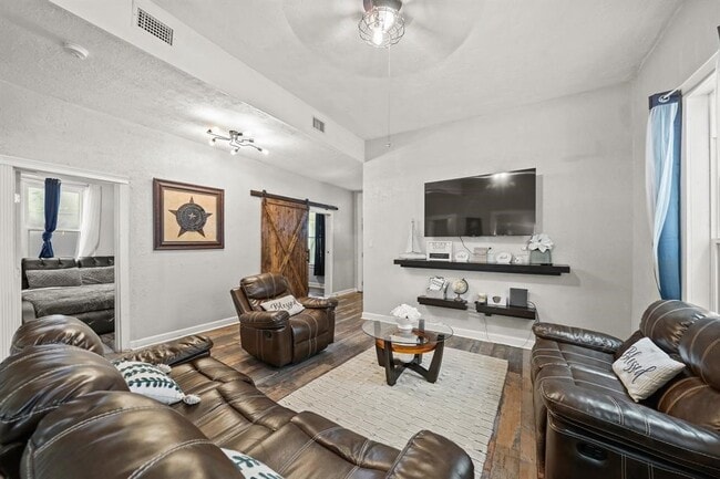 Photo - 3223 Avenue M