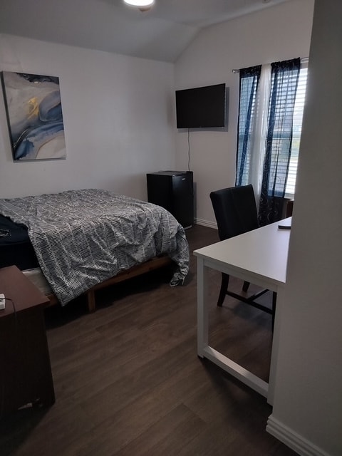 Building Photo - 505 Virginia Way