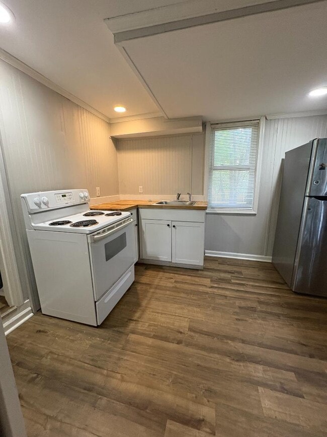 Photo - 301 Walnut St