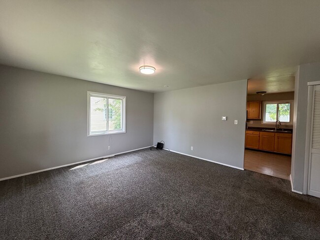 Photo - 1619 W Waggoner St