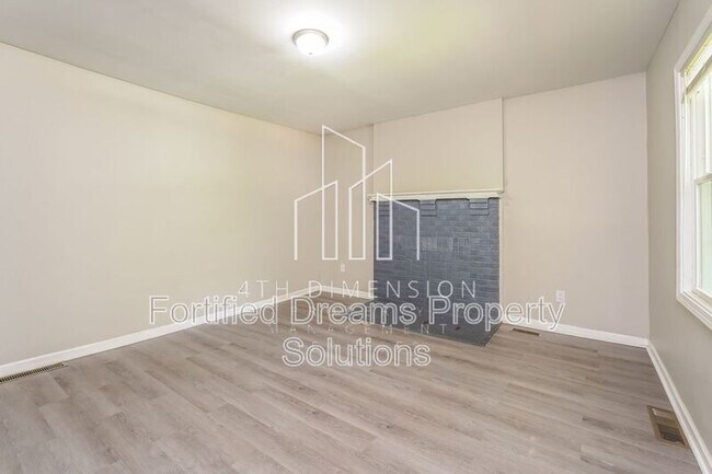 Photo - 519 W 20th St