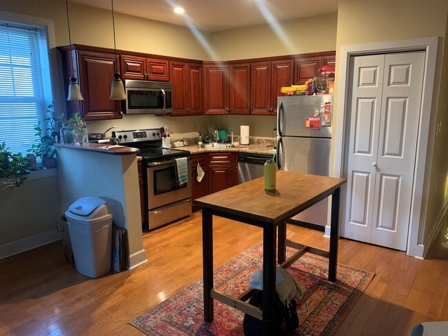 Building Photo - 1714 Reed St Unit B