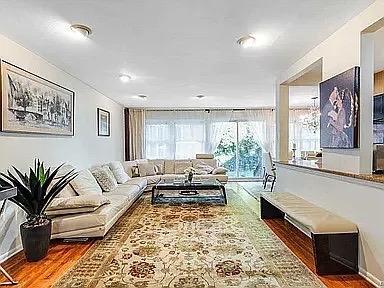 Photo - 57-75-75 Cloverdale Blvd