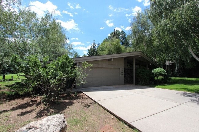 Photo - 3500 N Country Club Dr