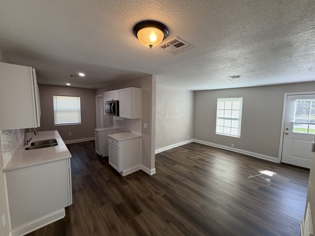 Photo - 1557 N Volutsia