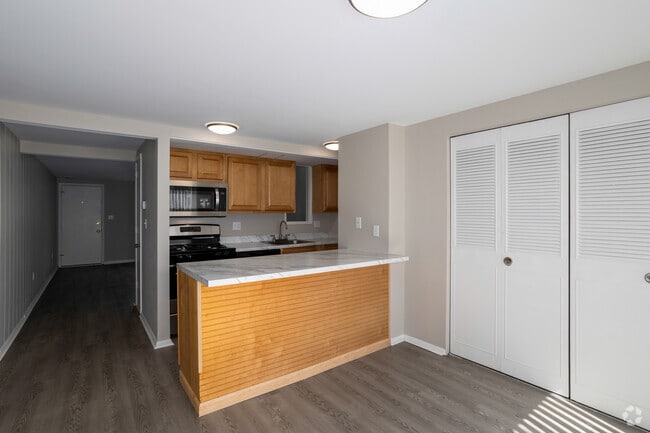 1BR, 1.5BA - 810SF - Kitchen - Cedar Village Apartments and Townhomes