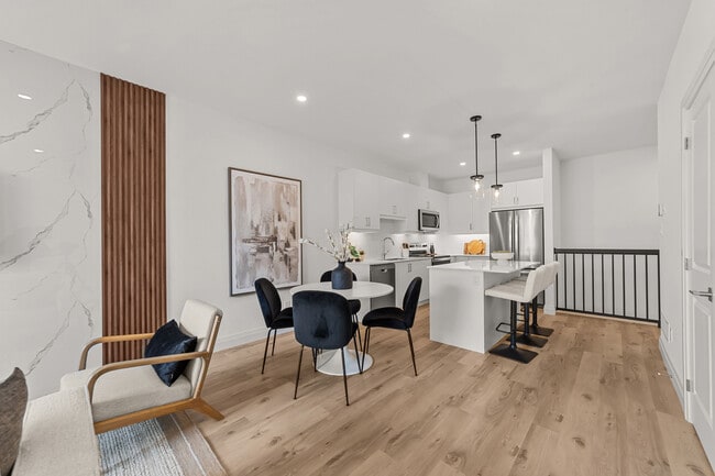 Photo - NorthWoods Village - 955 Catalpa Sq