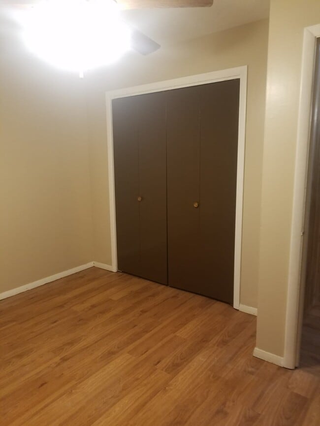 Photo - 105 College Park Ct