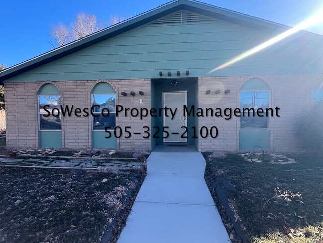 Photo - FULLY FURNISHED  3 Bedroom - Short or Long Term Available