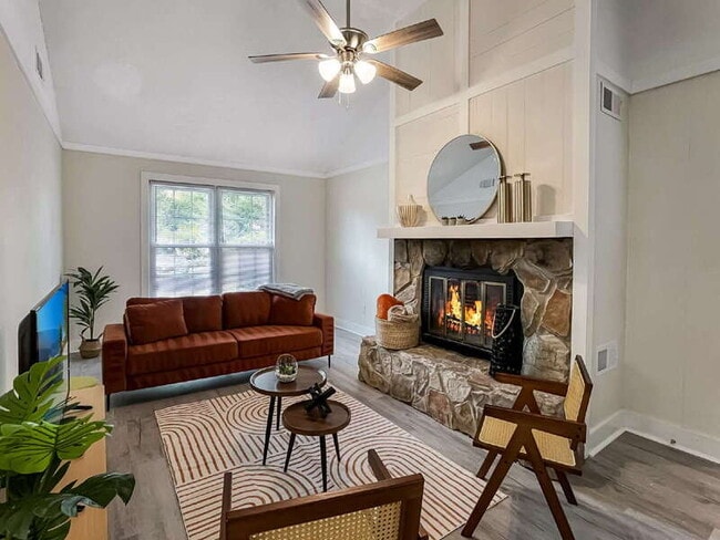 Photo - 1224 Crawford Way