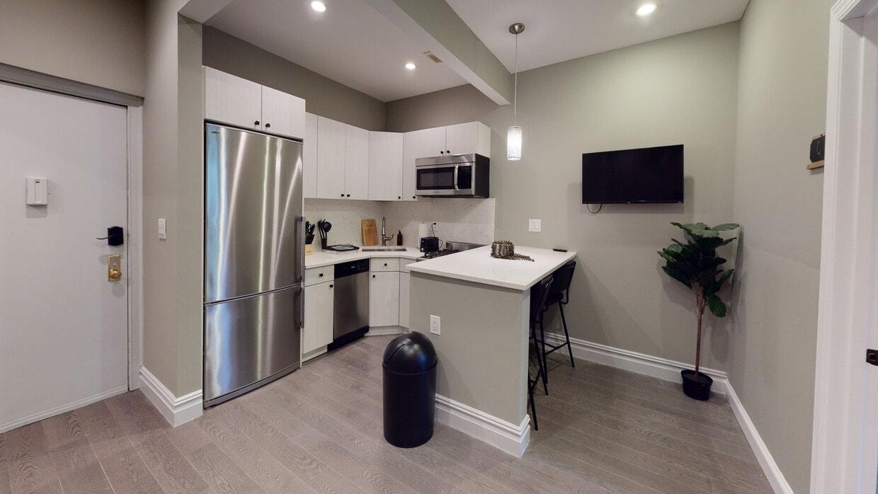 Photo - Private bedroom in 3 bed/2 bath Home