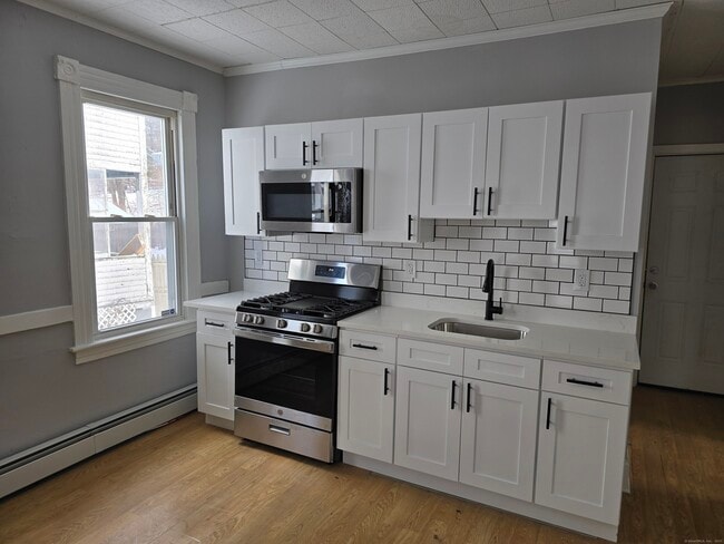 Photo - 203 Alder St Unidad 1st floor