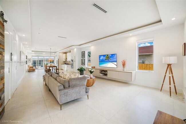 Photo - 153 NW 31st St Casa