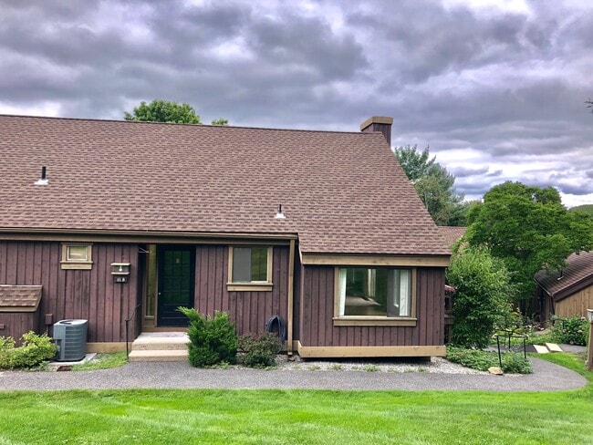 Building Photo - 61 Heritage Vlg Unit B