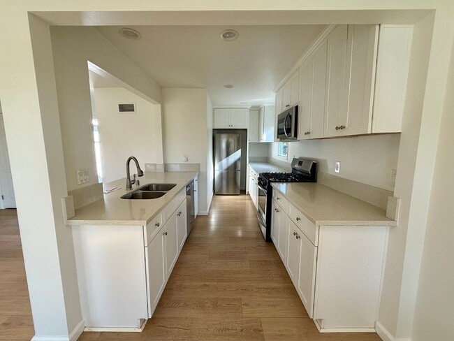 Photo - 6856 Newberry St